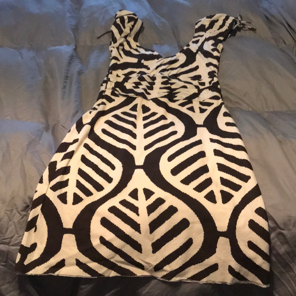 DVF size 4 black and white dress